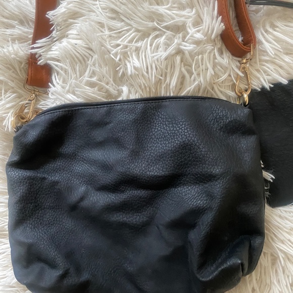 Black Leather Adjustable Shoulder Bag with Coin Purse - Picture 2 of 9